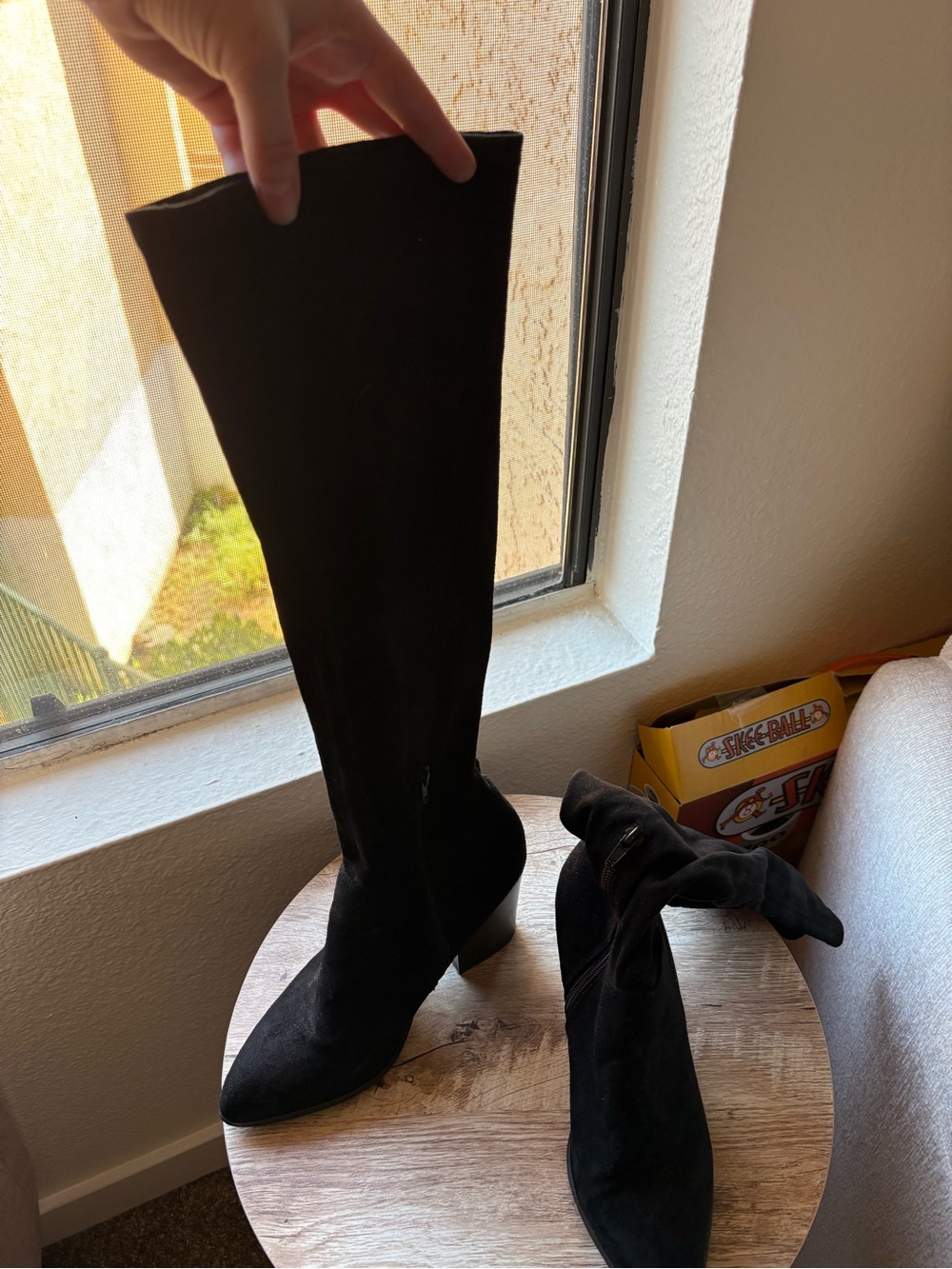 Black Women's Knee-High Pointed Toe Block Heel Boots - Picture 2 of 2